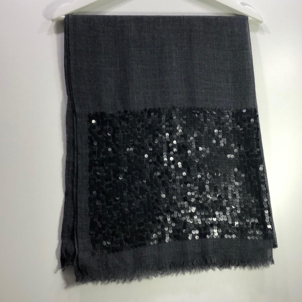 Woman Indian wool  black scaly scarf